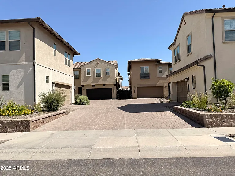 2366 W Gloria Ln — Photo 49