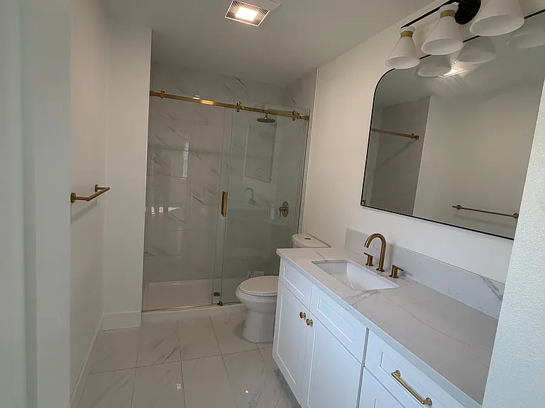 957 W 9th Ave — Photo 8