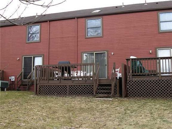 3rd image of 117 Broxbourne Dr