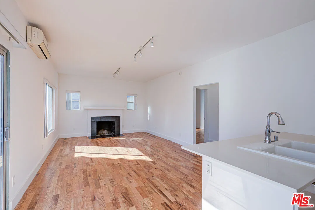 2 bed, 1.0 bath, $3,795 — Photo 3