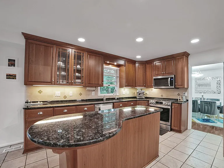 18420 Shady View Ln — Photo 7