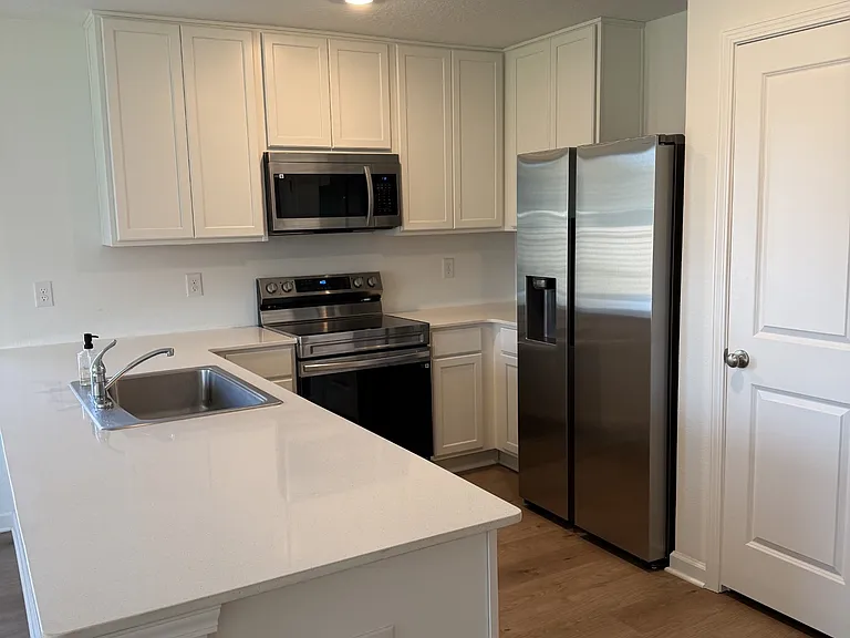 16933 Valencia Way — Photo 7