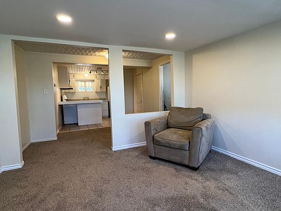 4th image of 146 N Broadway St #A