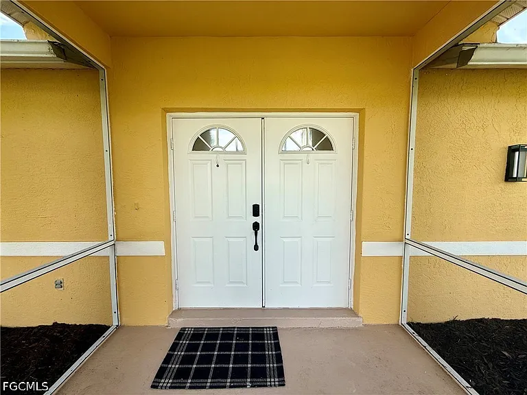 2209 NE 9th Ave — Photo 3