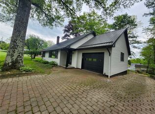 326 Frazier Dr, New Castle, PA 16105