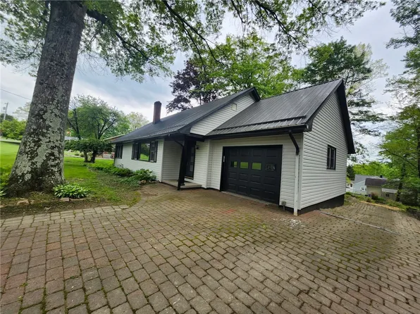 326 Frazier Dr, New Castle, PA 16105
