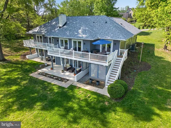 250 Meadow Ridge Dr, Shepherdstown, WV 25443