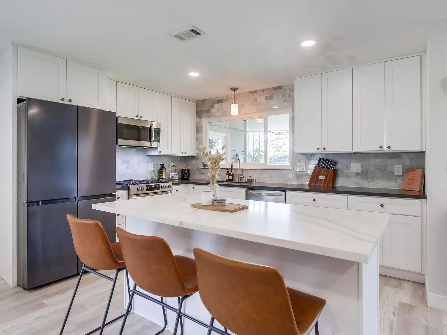 8343 Lake Gaby Ave — Photo 4