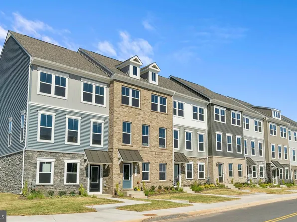 24135 Pissarro Sq, Sterling, VA 20166