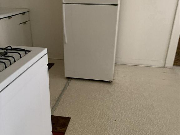 3rd image of 2807 Cumberland Ave APT B