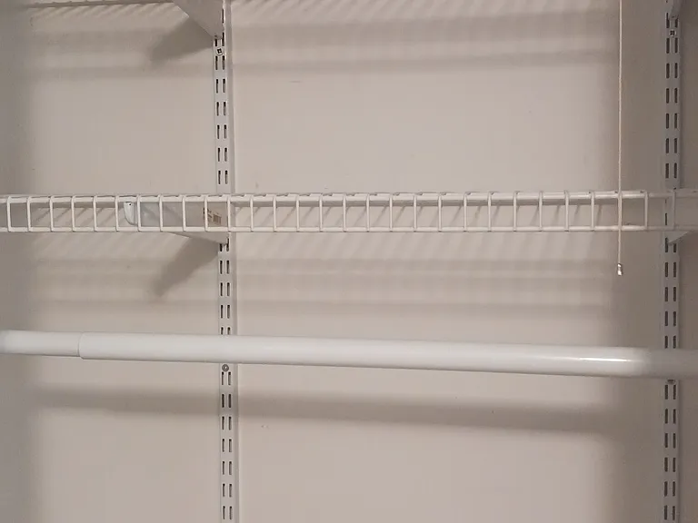 Adjustable new closet shelving