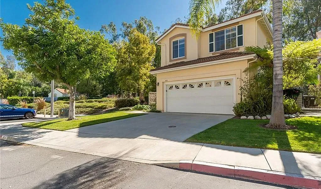 4 bed, 2046 sqft, $4,375 — Photo 1