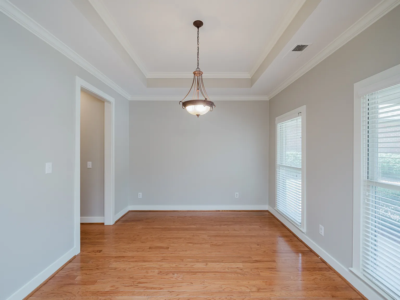 3 bed, 1930 sqft, $2,300 — Photo 4