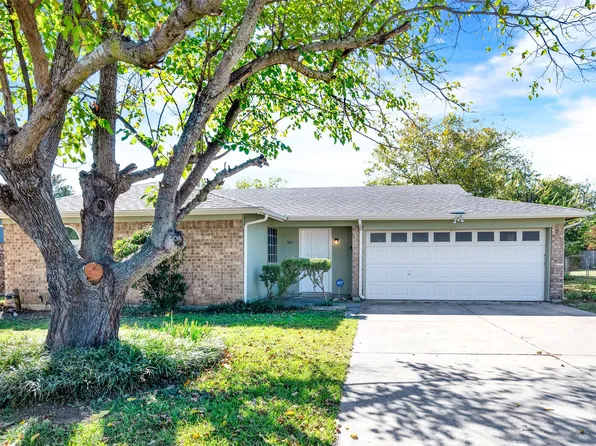 363 Mustang Dr, Saginaw, TX 76179