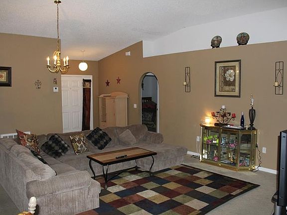 2nd image of 1913 Thorngate Ln