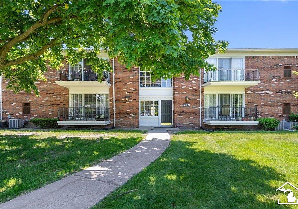 1st image of 490 Fox Hills Dr N APT 8