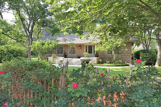 1st image of 200 Primrose Pl