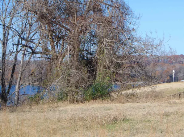 210 Harbor View Dr, Sheffield, AL 35660