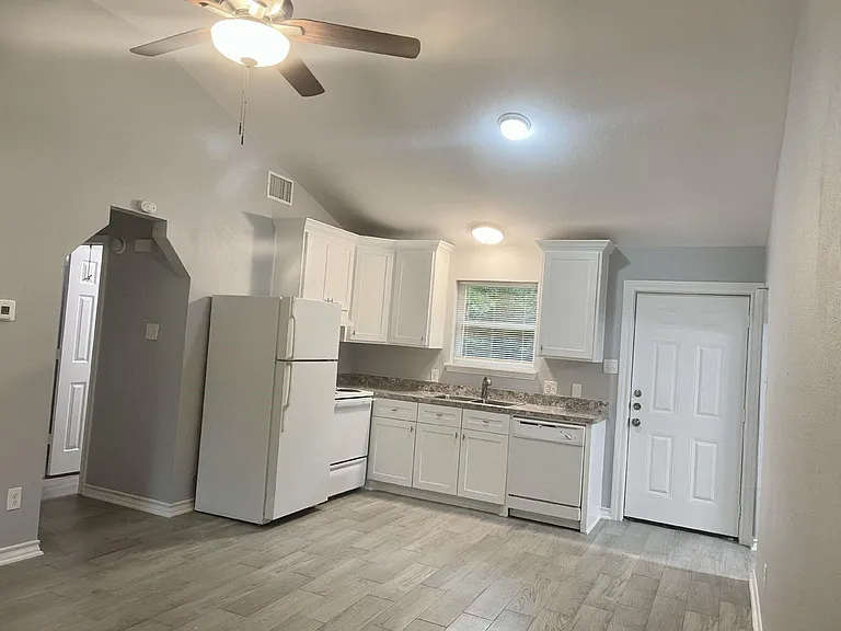 9898 Arbor Oak — Photo 2