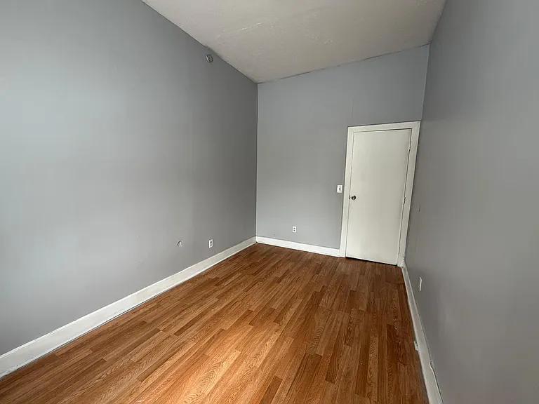 510-518 N College St — Photo 17