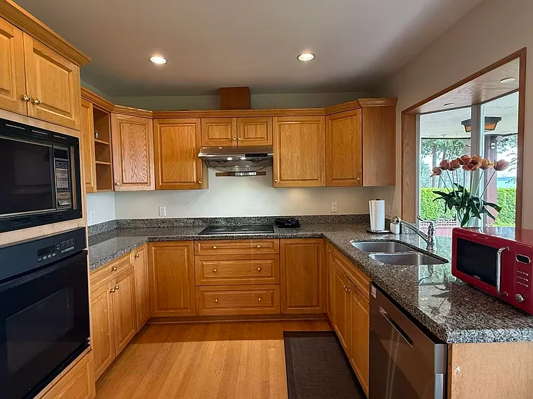 3863 Marine Dr — Photo 8