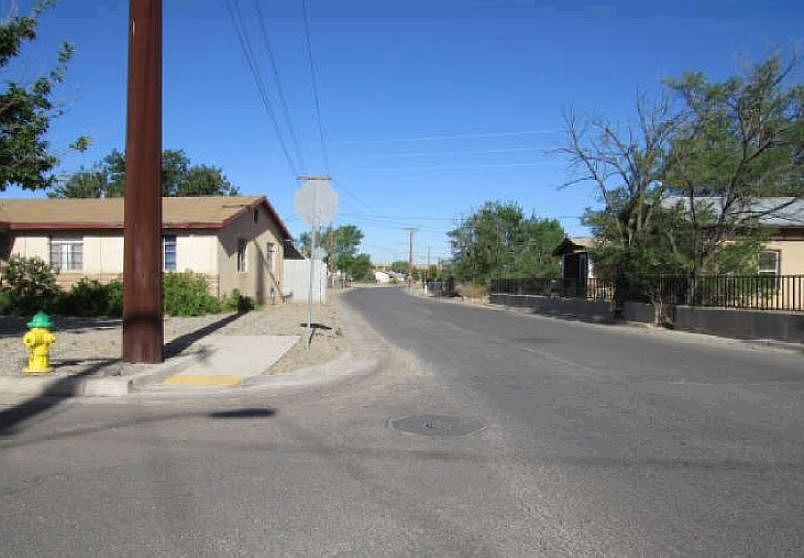 2nd image of 318 W Aragon Rd