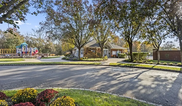 1306 Stech Dr — Photo 38