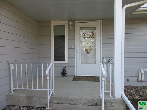 2nd image of 2440 Pueblo Dr