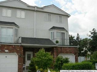 4 Dina Ct, Staten Island, NY 10306