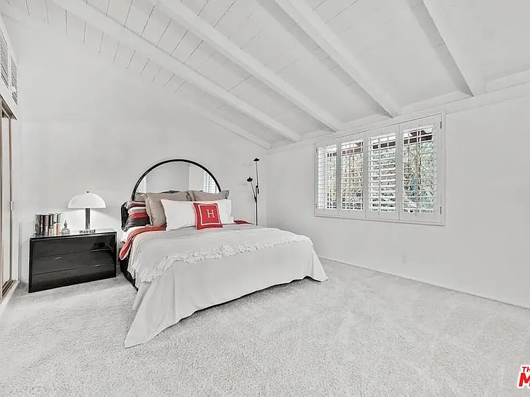 4363 Hayvenhurst Ave — Photo 6