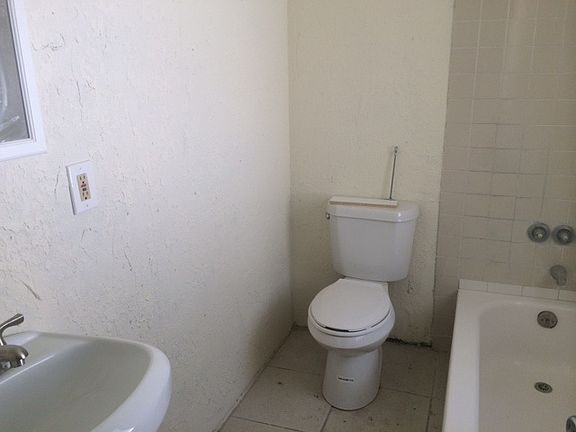 3rd image of 3919 Highland St S