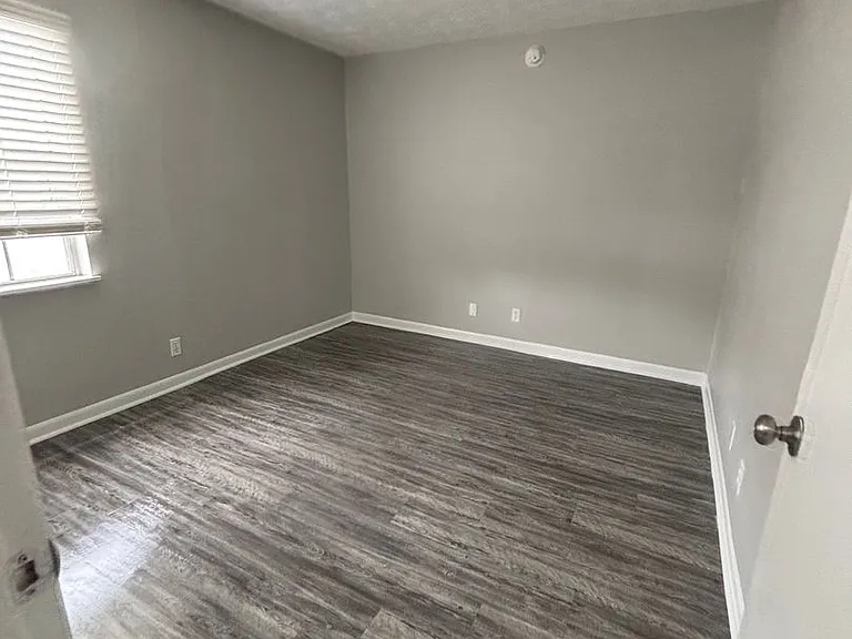 Blakely Place Apartments — Photo 39