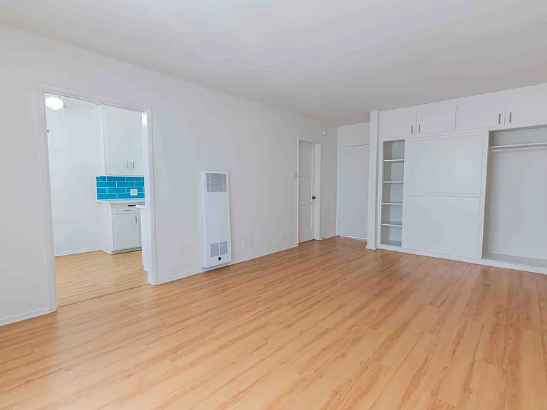 Gayley Manor Apartments — Photo 61