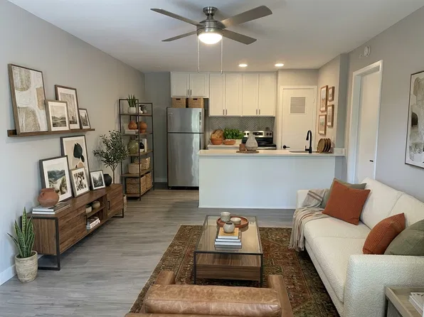 700 1/2 Hearn St #207, Austin, TX 78703