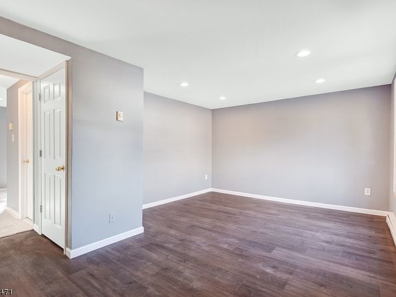 3rd image of 81 N Day St #1