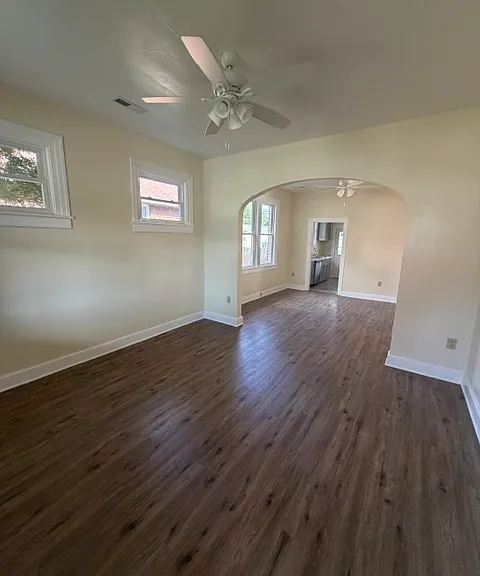 121 Richmond Ave — Photo 2