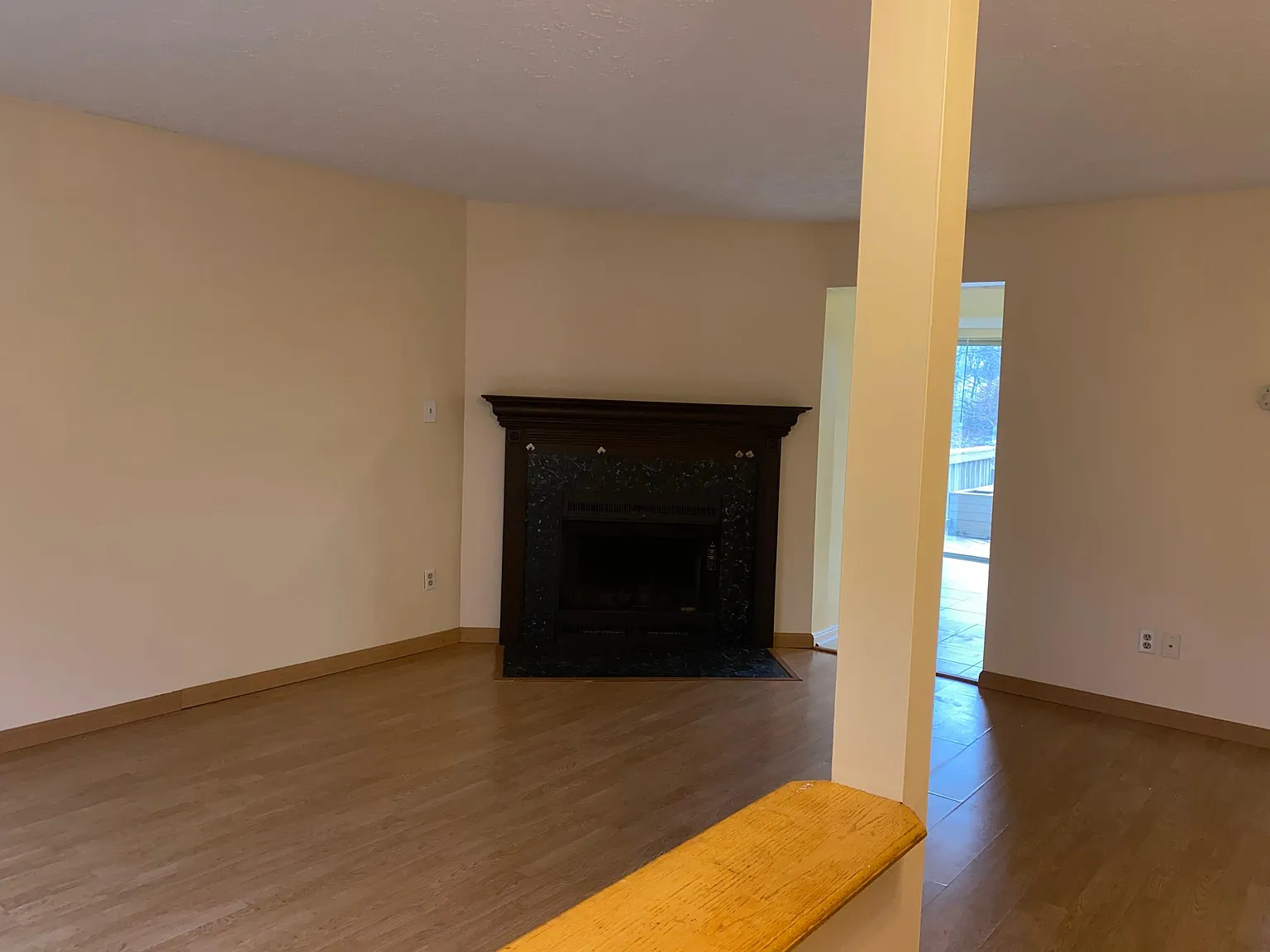 3 bed, 1.5 bath, 1300 sqft, $2,000 — Photo 2