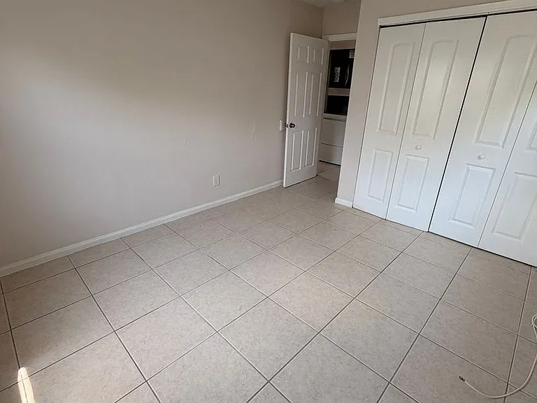 1618 W 26th Ct — Photo 29