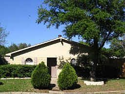 1st image of 5915 Redwood Ln
