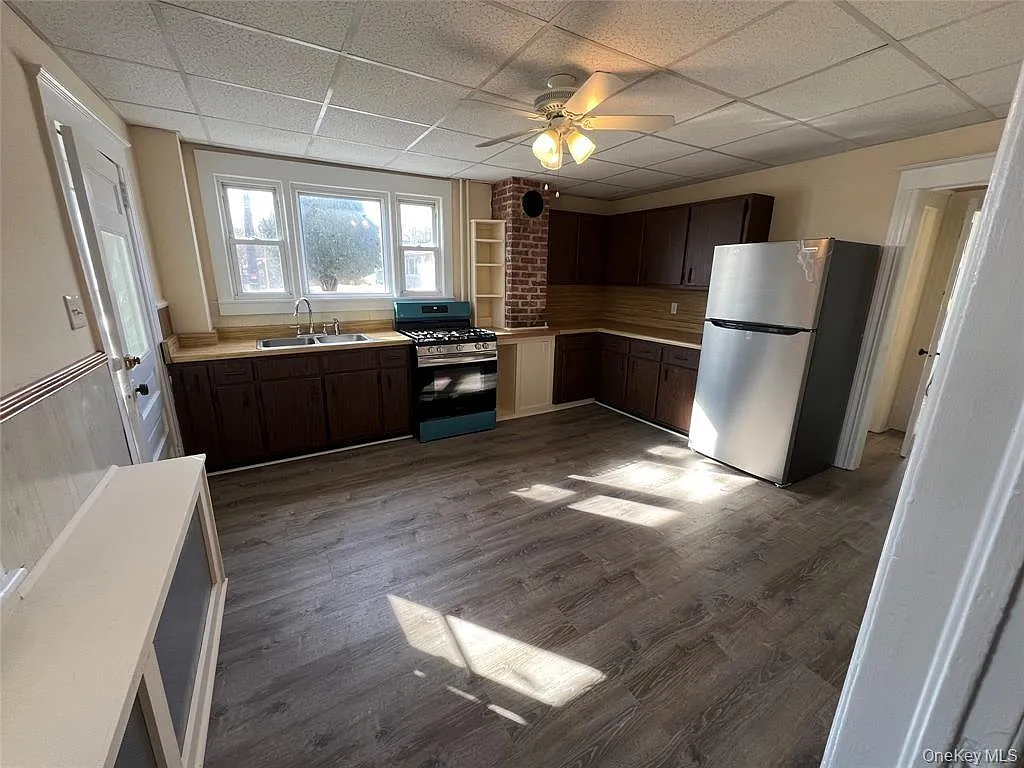 3 bed, 1.5 bath, 5250 sqft, $2,300 — Photo 4