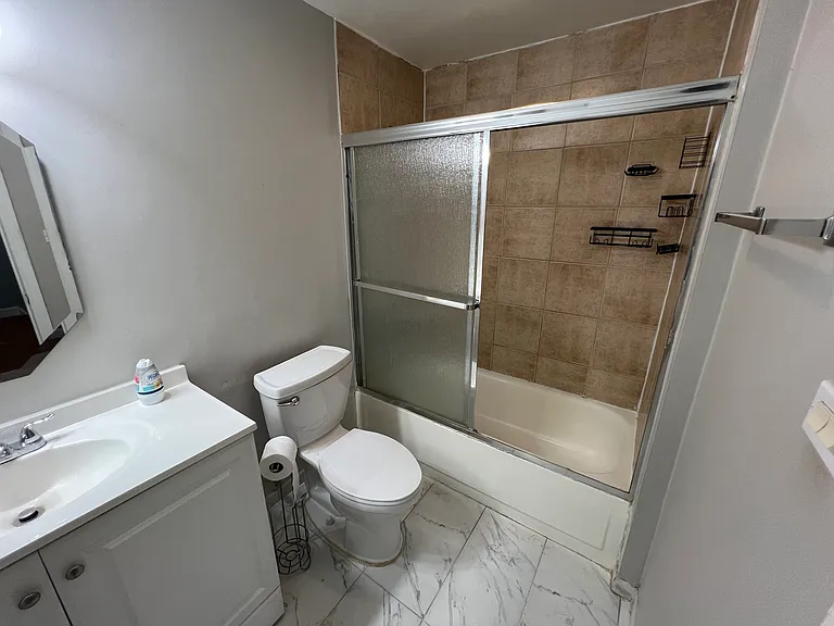 1927 Governors Ln — Photo 20
