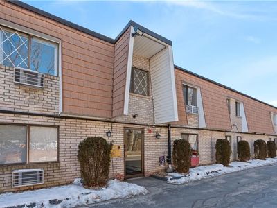 132 Hoffman Ave APT 208, Cranston, RI, 02920