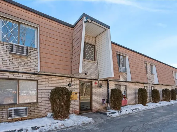 132 Hoffman Ave APT 208, Cranston, RI 02920