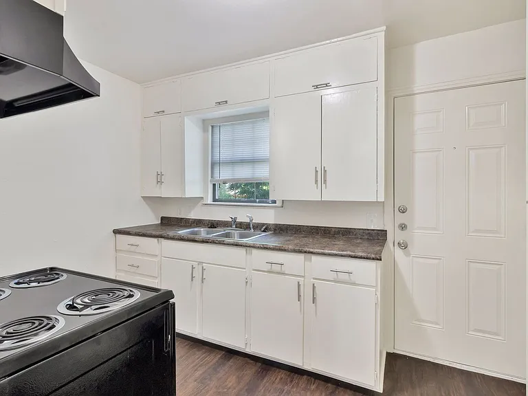 8726 Eldon Dr — Photo 6