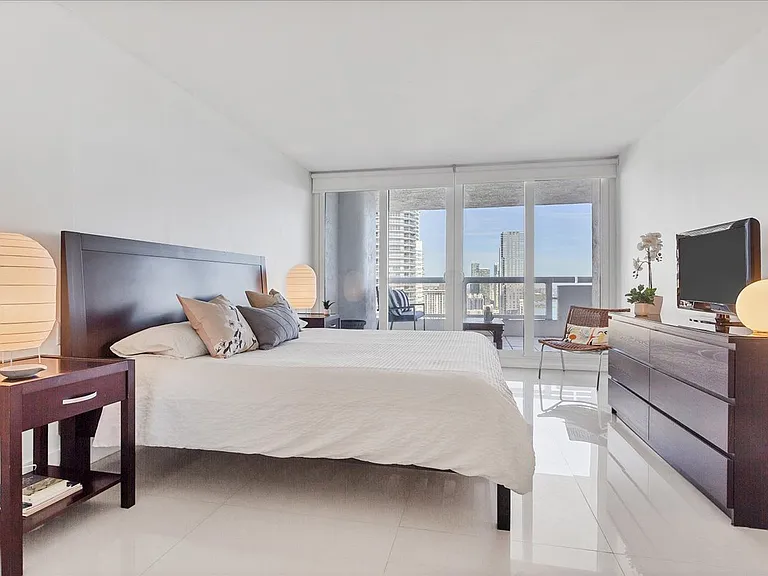 1717 N Bayshore Dr #Penthouse D39 — Photo 10