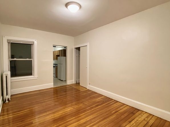 132 Oxford St APT 1
