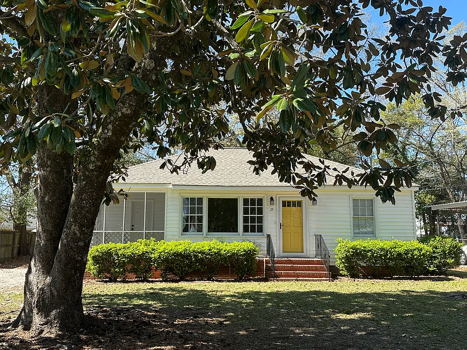 25 Carmel Dr