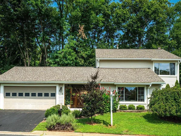 116 Sugarland Run Dr, Sterling, VA 20164