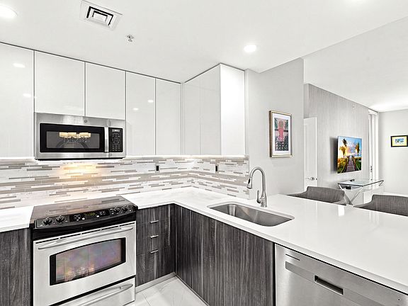 2nd image of 511 SE 5th Ave APT 1208