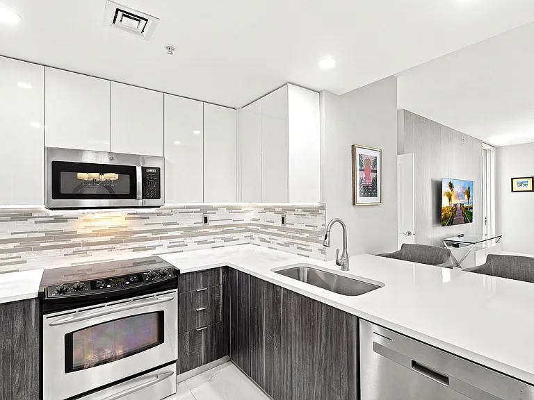 511 SE 5th Ave #1208 — Photo 2